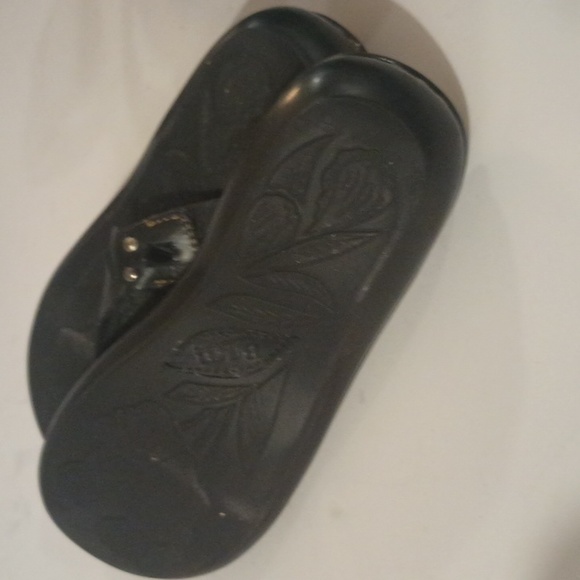 Women's BORN black leather slip on sandal shoes. Sz 8M..39Euro. - Picture 7 of 7